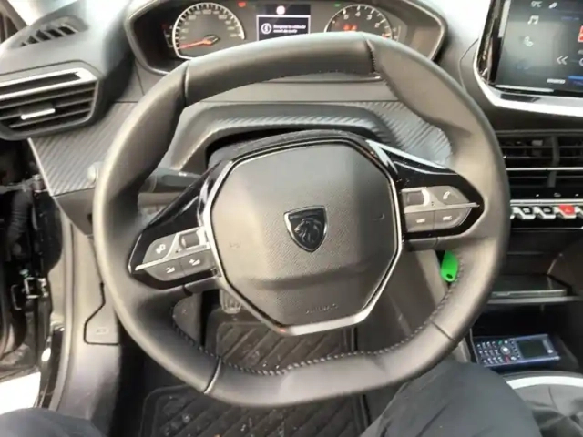 Peugeot 208 100 s&amp;s bvm6 — photo 9