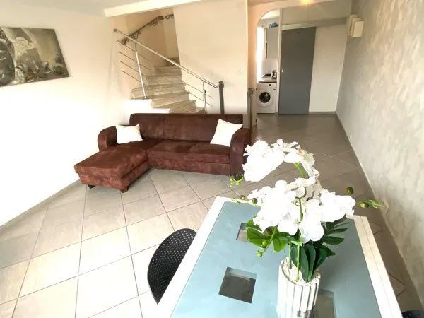 Maison. 4 pièces . 80 m2 . Saint Cyprien Village
