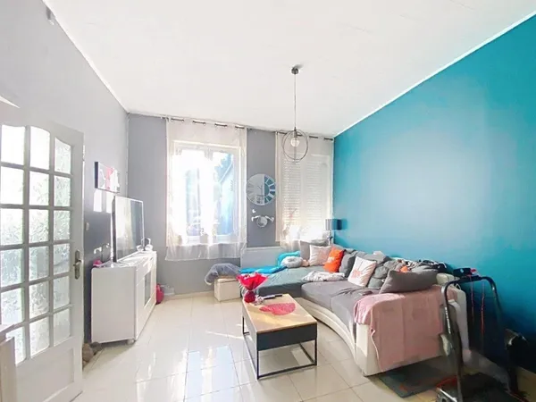MAISON SEMI-INDIVIDUELLE AVEC JARDIN ET GARAGE