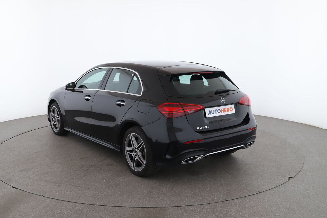 Mercedes-Benz Classe A 250 e AMG Line 8G-DCT — photo 3