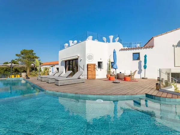 Villa 8 pièces 250 m²