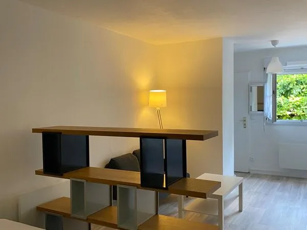 Studio meublé 31 M2 rénové-5 MIN Gare