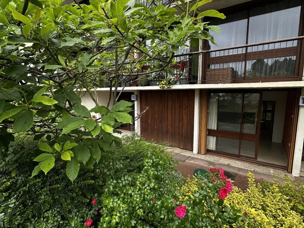STUDIO - REFAIT A NEUF - RESIDENCE PRIVEE - GARE A PIEDS -