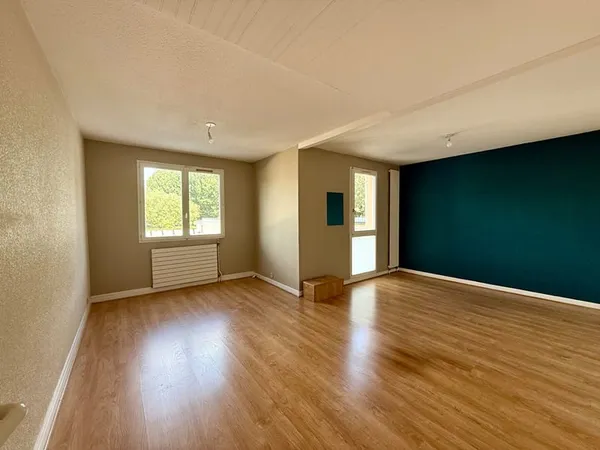 T4 À RÉNOVER / CALME / SECTEUR RECHERCHÉ !