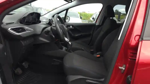 Peugeot 208 puretech 82ch s&amp;s bvm5