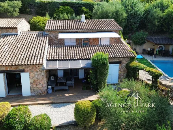 Villa en pierre avec piscine, garage et vue panoramique Dr