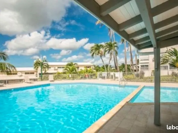 T2 vue mer marina Gosier piscine