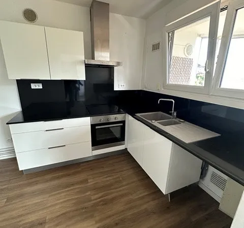 APPARTEMENT T4 AVEC BALCON + TERRASSE + PLACE DE PARKING EN