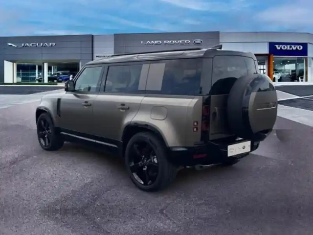 Land Rover Defender 110 2.0 p300e phev x-dynamic hse — photo 3