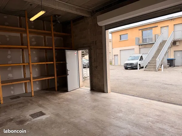 BUREAU 40m2 + DEPOT 35 m2