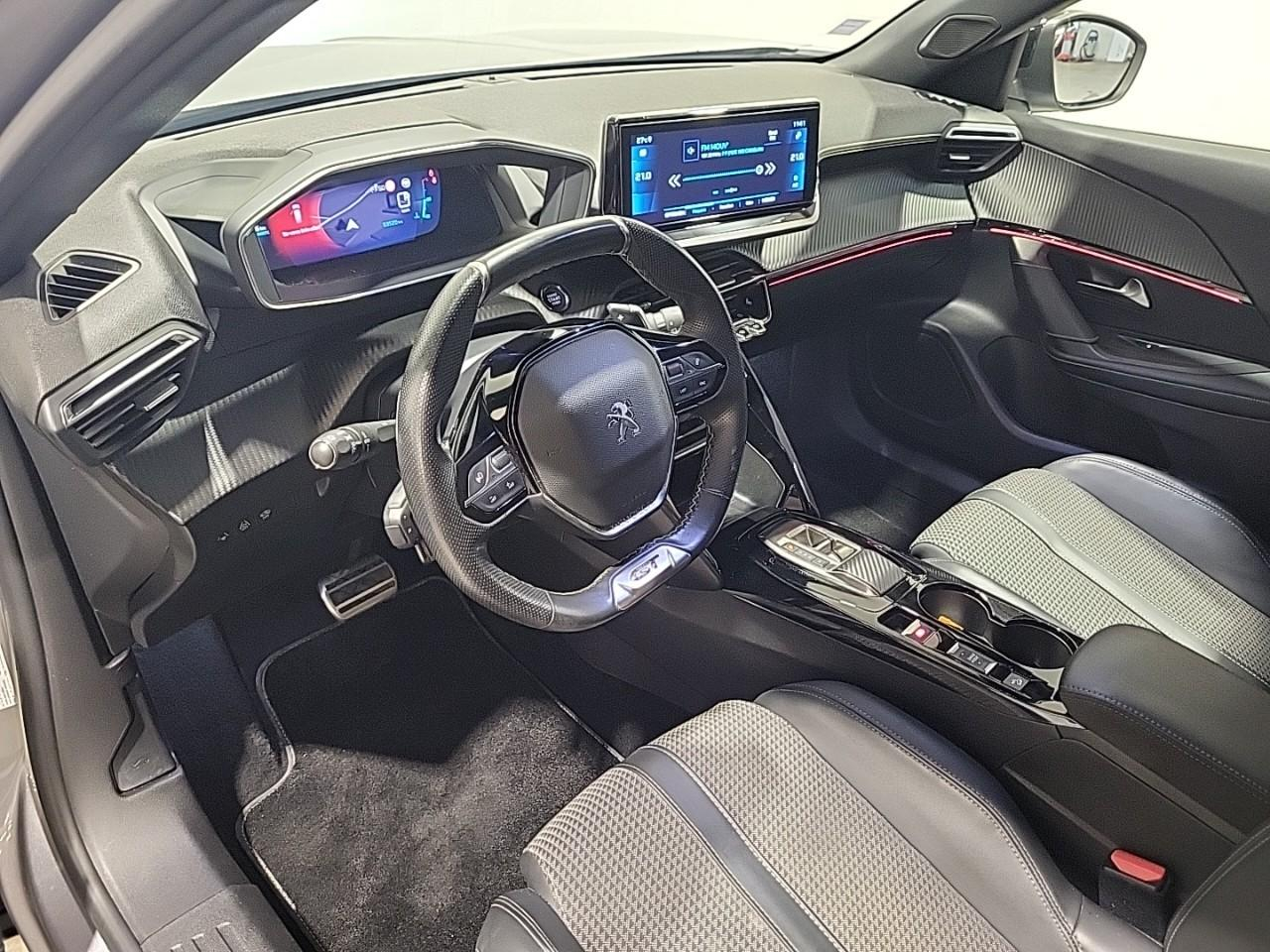 Peugeot 2008 puretech 130 s&s eat8 gt — photo 9