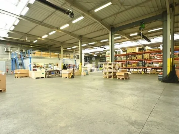 Local d'activité 1858 m²