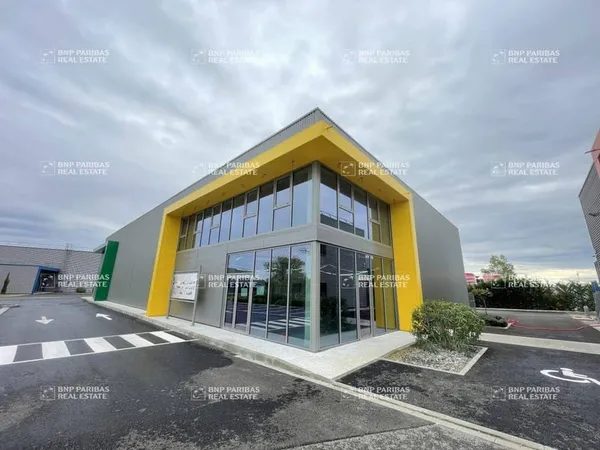 Local d'activité 600 m²