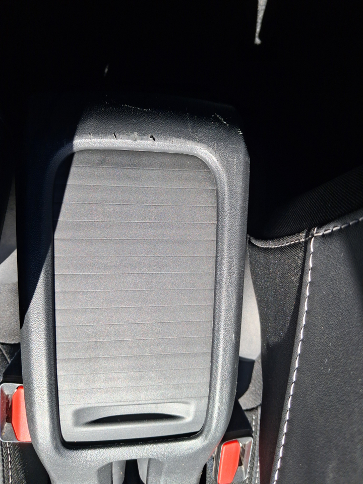 Peugeot 2008 PureTech 110ch S&amp;S BVM6 — photo 93