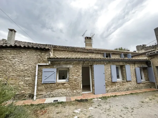 BONNIEUX - Maison de ville T3 de 104 m2 avec jardin et garag