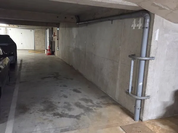 À LOUER - Place de parking sécurisée en hyper-centre (Sous le Théâtre de SQY)