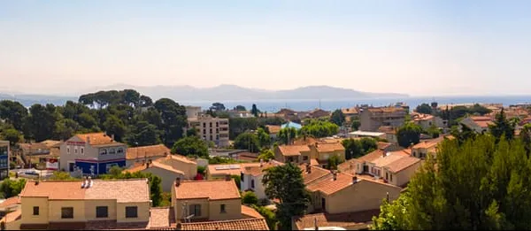 Appartement de 5 piéces de 106 m2 avec vue mer à la Ciotat
