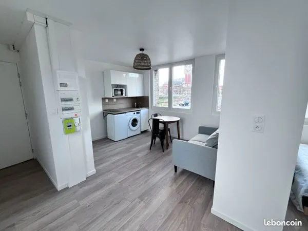 Studio meublé rénové, face au Beffroi
