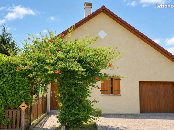 Maison 2008 plain-pied 4 chambres dans une impasse - 5 pièces - Proche autoroute A43 - jardin - terr