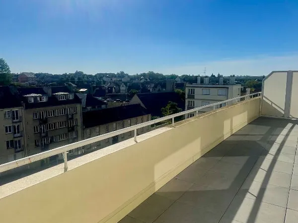 À LOUER ? Agréable 2 pièces avec grande terrasse et balcon à Caen