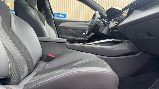 Peugeot 308 1.5 BlueHDi 130 EAT8 - GT – 2023 – 99218 km – Diesel – Boîte Automatique — photo 15