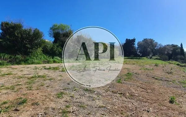Terrain 353m2 hors lotissement avec vue!