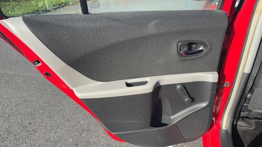 Toyota Yaris 1.0 VVT-i 69 - Confort Pack – 2011 – 83603 km – Essence – Boîte Manuelle — photo 4