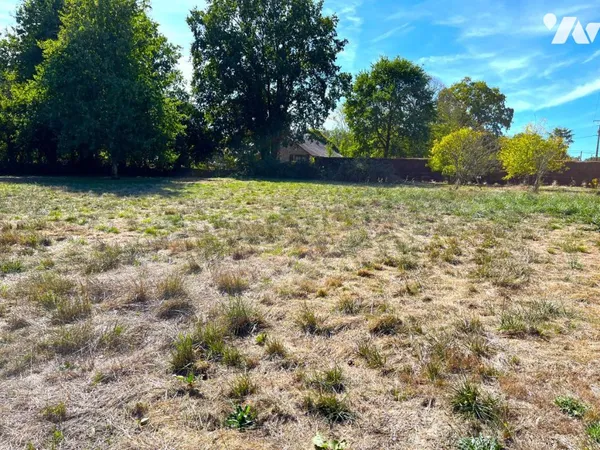 Terrain 1600 m²