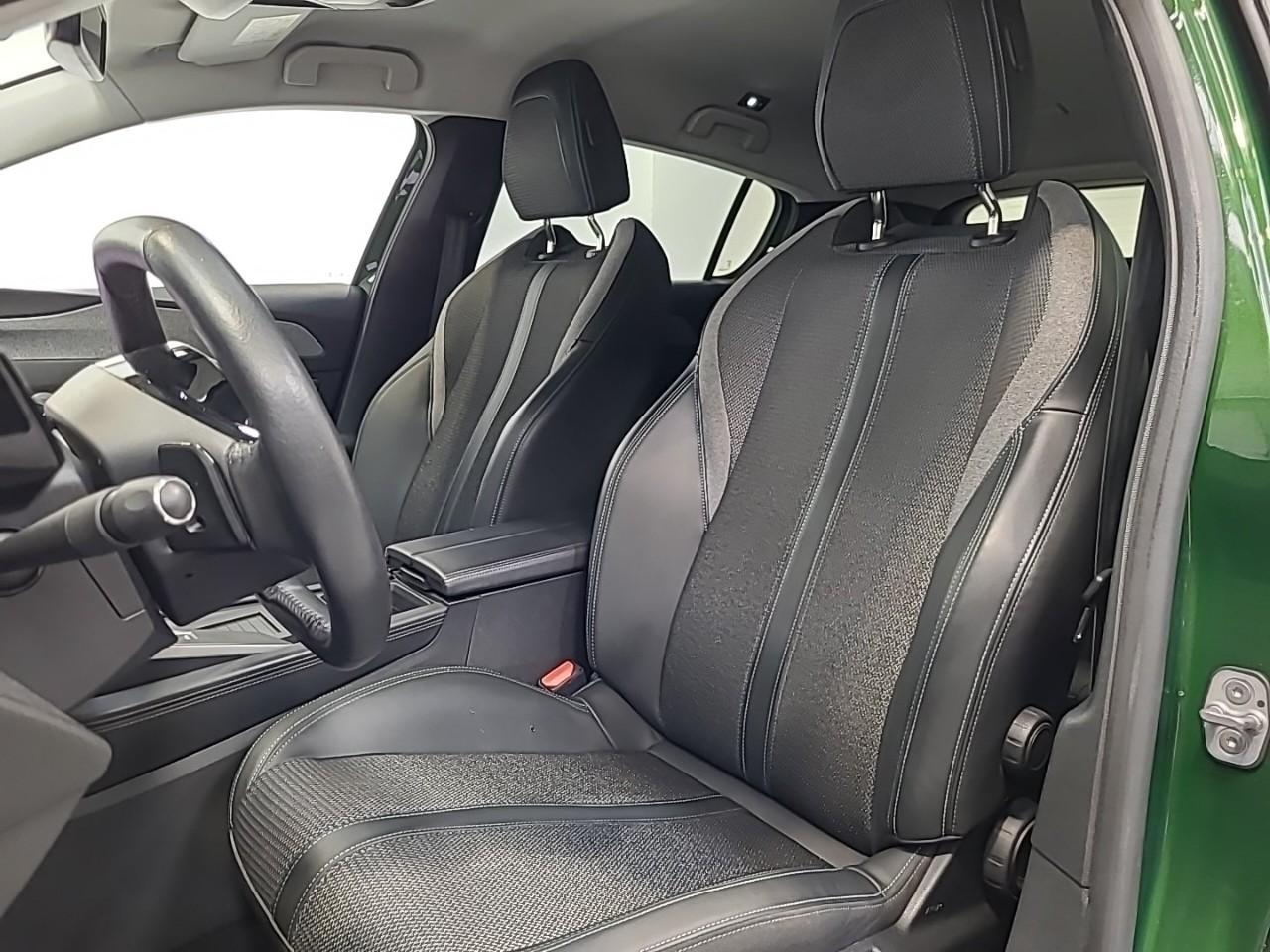 Peugeot 308 phev 180 e-eat8 allure pack — photo 10