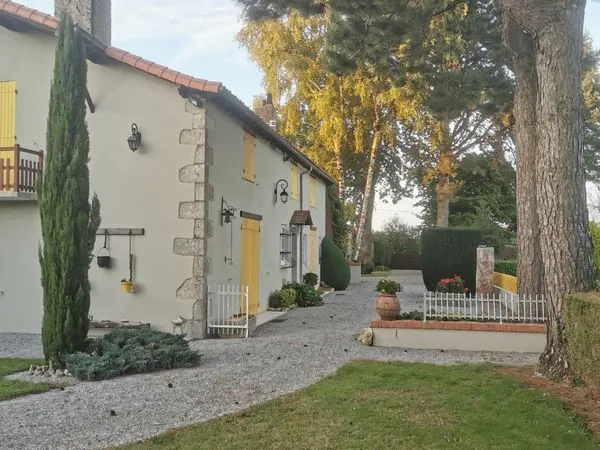 Maison pierre 200m², 3 ch., parc 7800m², calme absolu - Gâtine