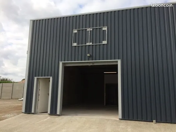 Local d'activités 82 m² - Cavignac (proche St-André-de-Cubzac/Bordeaux) proche N10-A10- disponible d