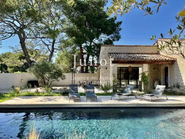 Maison 7 pièces 230 m²