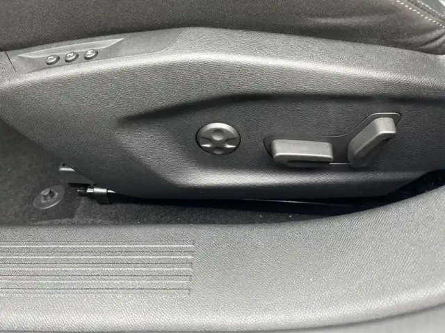 Peugeot 308 sw phev 225 e-eat8 — photo 19