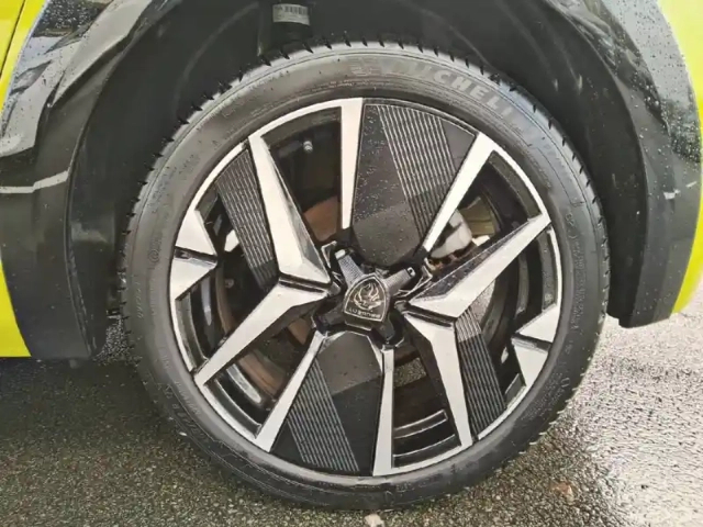 Peugeot 208 hybrid 100 e-dcs6 — photo 33