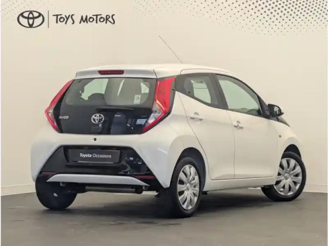 Toyota Aygo x-play 1.0 72 ch bva5 — photo 5