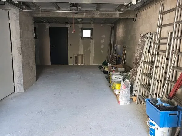 GARAGE / BOX PRIVATIF 43 m² - STOCKAGE / ATELIER PROPRE - JOINVILLE-LE-PONT