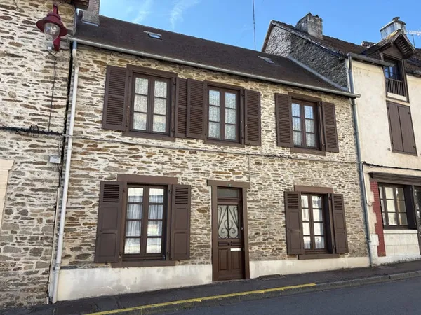 Coussac Bonneval : Maison de village pleine de charme avec j
