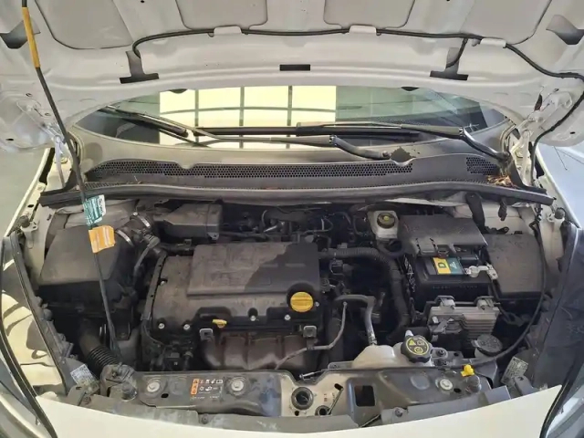 Opel Corsa 1.4 90 ch — photo 36