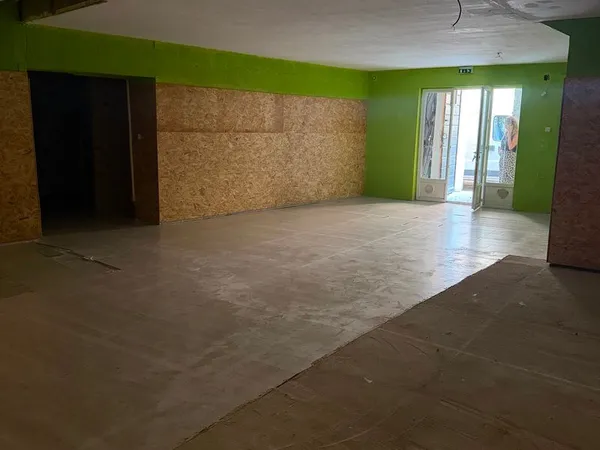 Local commercial 78m² - Narbonne - Rue Arago