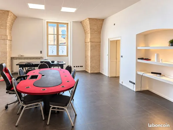Local 98 m² DOLE