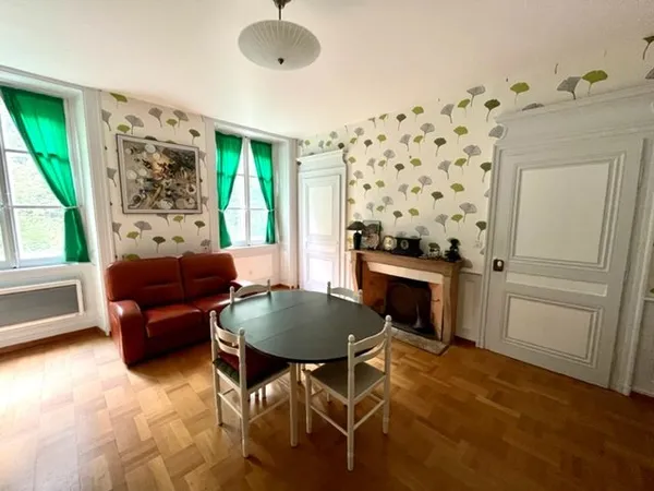 Lot de deux appartements avec cachet sur la commune de LODS