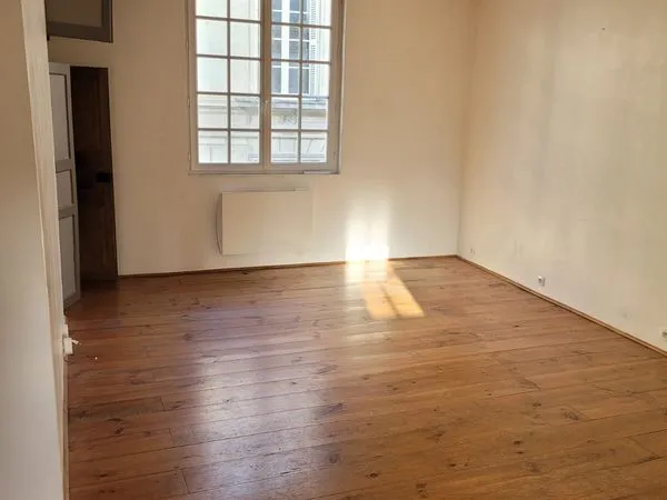 Charmant appartement 2 pièces de 51 m² au coeur de Luynes - 10min de Tours