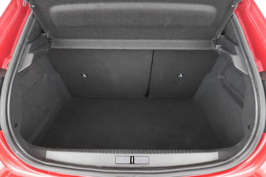 Peugeot 208 1.2 PureTech GT — photo 16