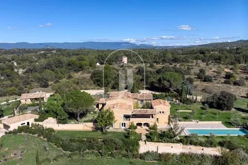 Propriété 10 pièces 790 m²