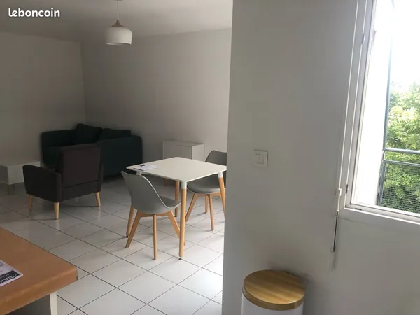 Appartement T3 meublé de 53 m² avec terrasse, parking et piscine - Cholet