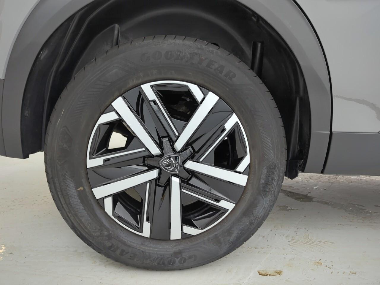 Peugeot 2008 puretech 100 s&s bvm6 active — photo 31