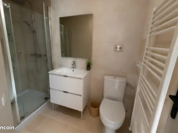 Appartement 2 pièces avec jardinet et place de parking