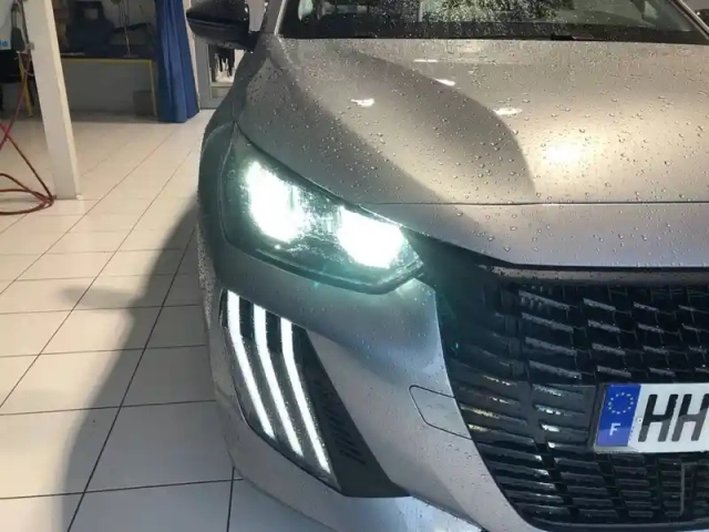 Peugeot 208 hybrid 110 e-dcs6 — photo 16