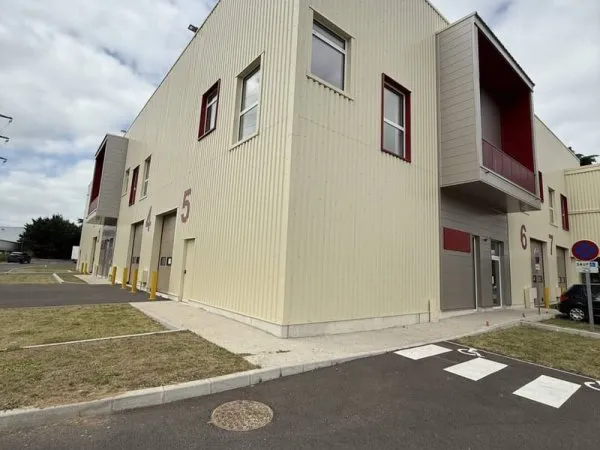 Entrepôt 1307 m²