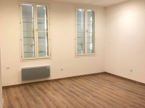 À LOUER - Grand appartement T3 de 90 m² au centre de Castillon-la-Bataille